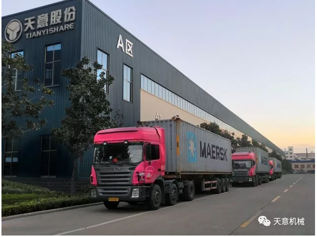 天意機械為柬埔寨客戶加工生產(chǎn)年產(chǎn)80萬平方輕質(zhì)墻板生產(chǎn)線成功裝車啟運！